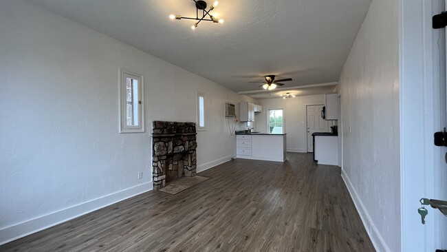 Building Photo - 214 N 19th St