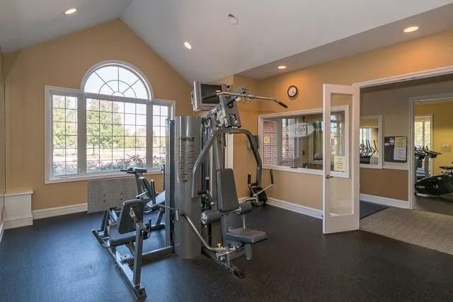 Building Photo - 1622 Commodore Cir