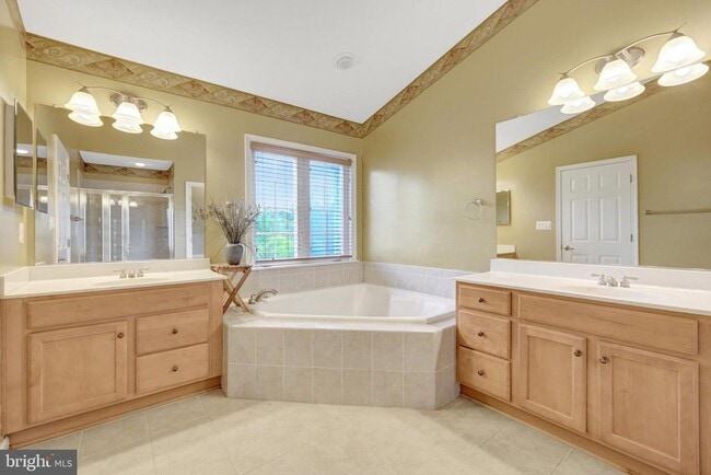 Building Photo - 2451 Silk Ct