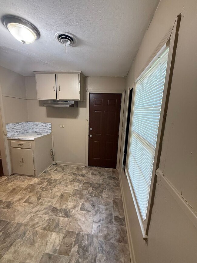 Building Photo - 3 Bedroom, 1 Bathroom Home for Rent