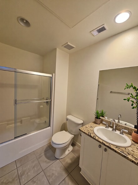 Building Photo - 17168 Newhope St