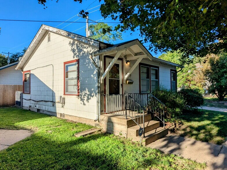 Building Photo - 1819 Harrison