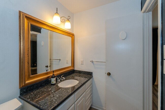 Building Photo - 5975 Meadow Way