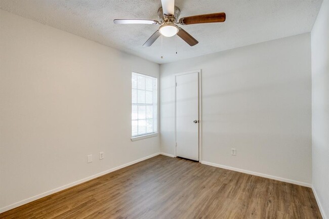 Building Photo - 2504 Ewell Dr