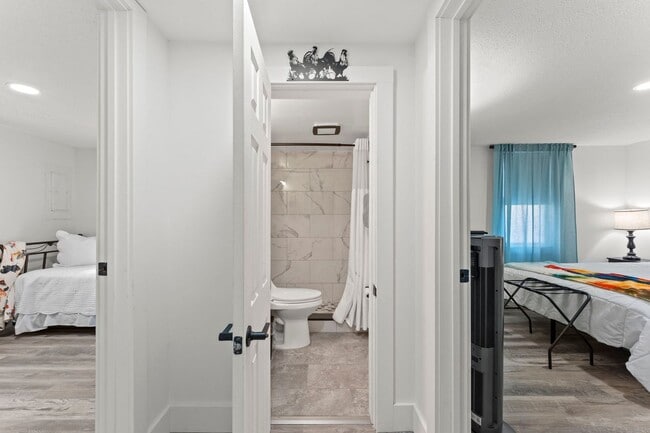 Building Photo - Stylish/Fully Furnished  2-Bedroom Retreat Near Campus & Downtown Columbia