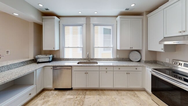 Building Photo - $1725 per Bedroom | 4BR/4BA Off-Campus Hom...