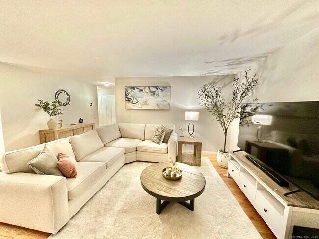 Building Photo - 13 Keeler Close