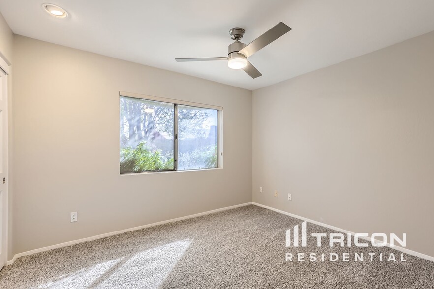 Building Photo - 4809 W Cochise Dr