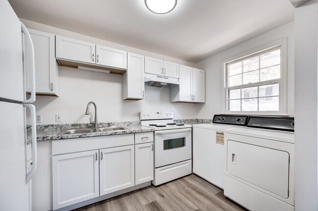 Building Photo - Amazing price for a rental in this area!