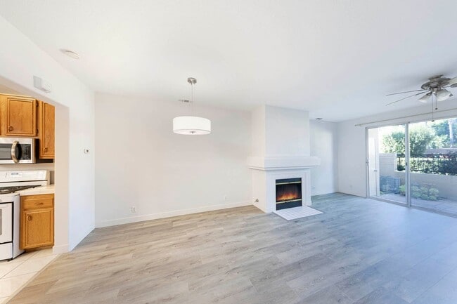 Building Photo - Spacious two-story Townhome