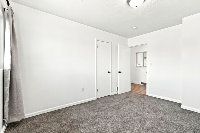 Building Photo - 5256 S 2000 W