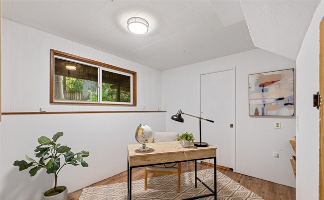 Building Photo - Stunning 4-Bedroom, 2.5-Bath Remodeled Home in Rushmore, Gig Harbor