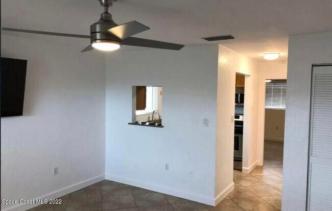 Building Photo - 102 S Peninsula Dr