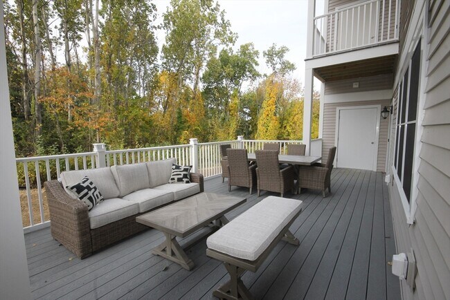 Building Photo - 2 Regency Village Way