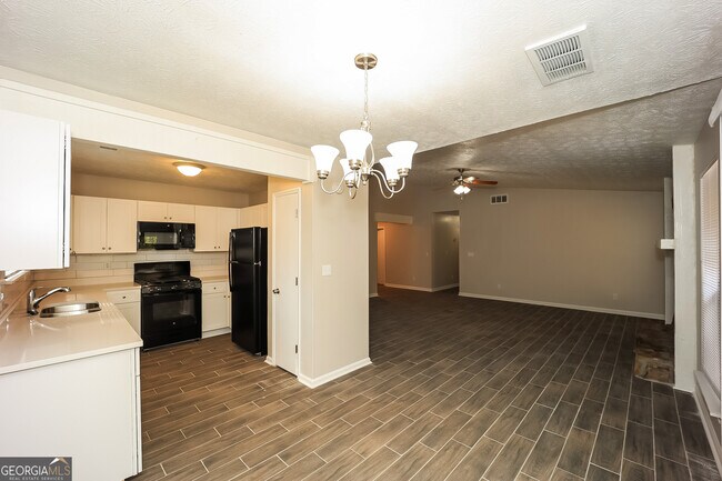 Building Photo - 8682 Cedar Creek Ridge