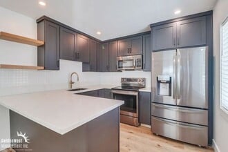 Building Photo - Modern 2Bdm 1Ba Apartment in the Azalea Pa...