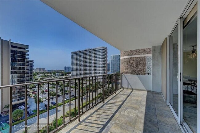 Building Photo - 2030 S Ocean Dr