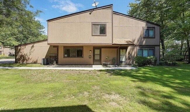 Building Photo - 26651 Lake of the Falls Blvd