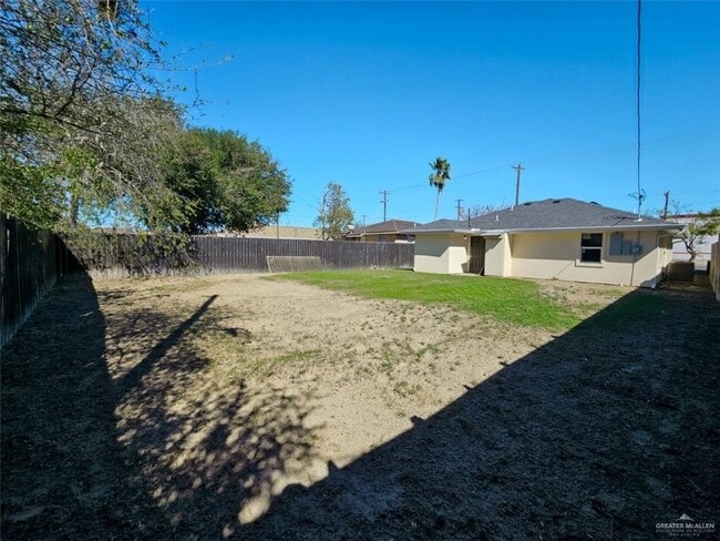 Building Photo - 18 S Raul Longoria Rd