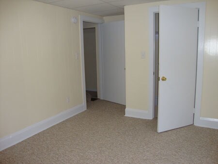 Large bedroom looking toward door. Closet on right. - 522 E Market St
