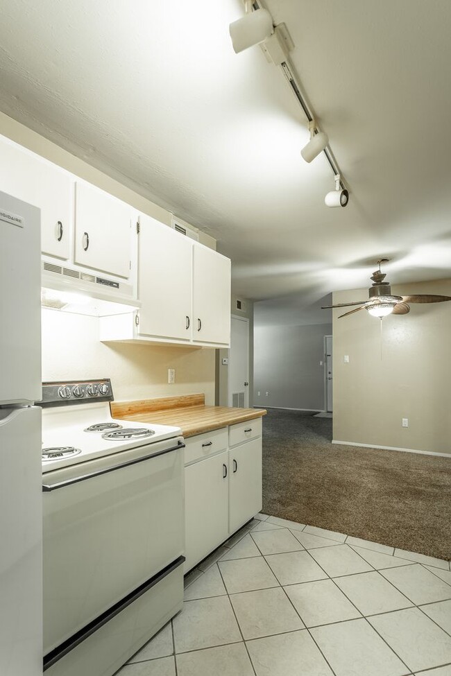 Building Photo - 1 bedroom 1 bath in Signal View