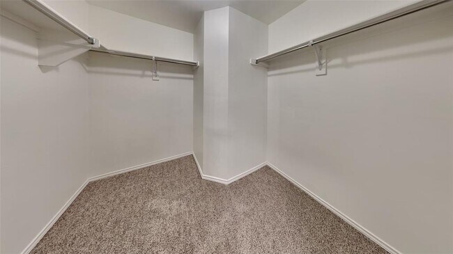 Building Photo - 332 Blue Dr