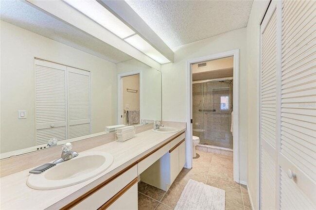 Building Photo - Furnished 2 Bedroom | 2 Bath - Lake Views