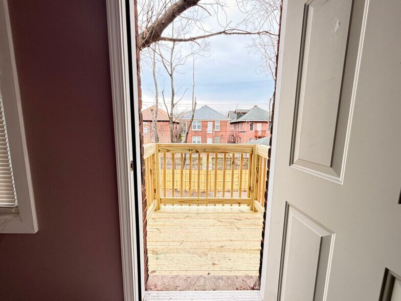 Building Photo - 3259 Cortland St