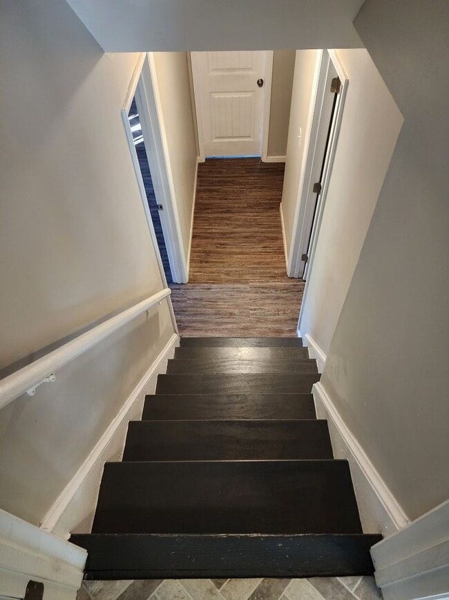 Building Photo - Spacious 4 bedroom 2 bath Will Not last long!