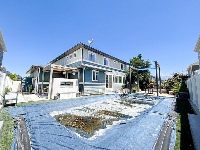 Building Photo - Luxury 5-Bedroom Rental with Pool, Finishe...