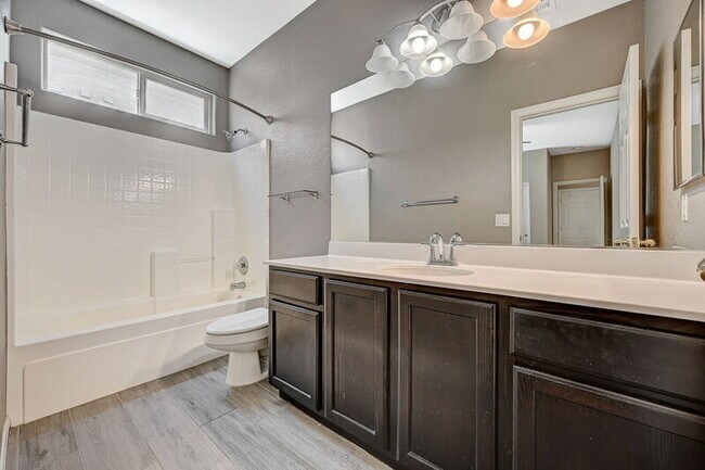 Building Photo - 10588 Isola Bella St