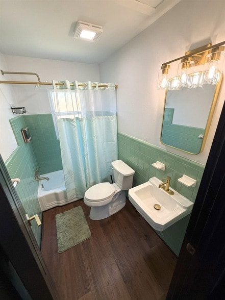 Building Photo - 742 Parklawn Ct