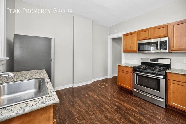 Building Photo - 2359 Stratford Ave