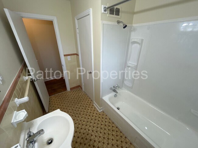 Building Photo - Corner of Plowden & South Kilbourne