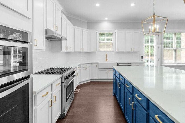 Building Photo - Stunning All-Brick Home in BridgeMill Community!