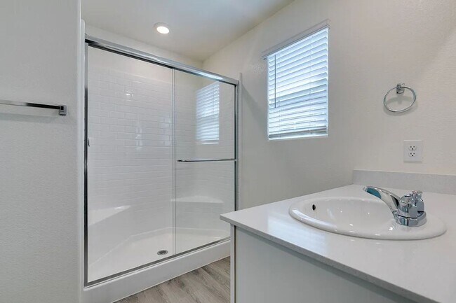 Building Photo - BEAUTIFUL NEW BUILD WITH 3 BEDROOMS, 2.5 B...