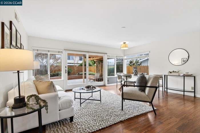 Building Photo - 3409 Loreto Dr