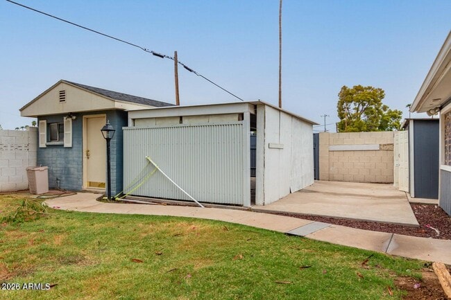 Building Photo - 7340 N 7th Ave