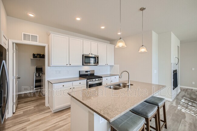 Building Photo - 5805 Wild Rye Dr