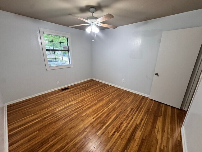 Building Photo - 5519 N Garrison Pl