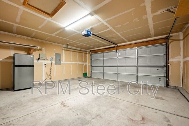 Building Photo - 1014 Pinecrest Dr