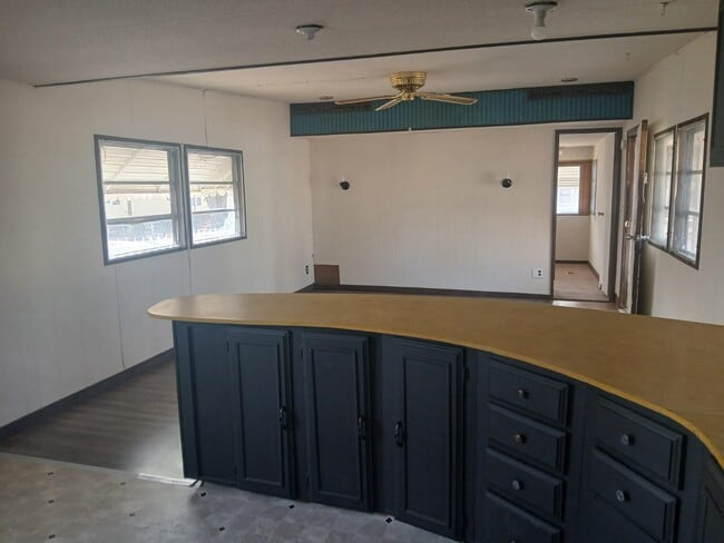 Building Photo - 11 Camelot Dr