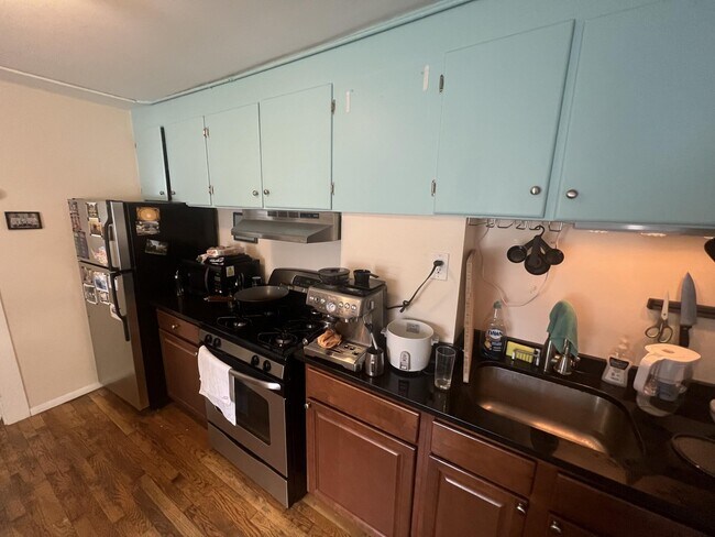 Building Photo - 639 Somerville Ave