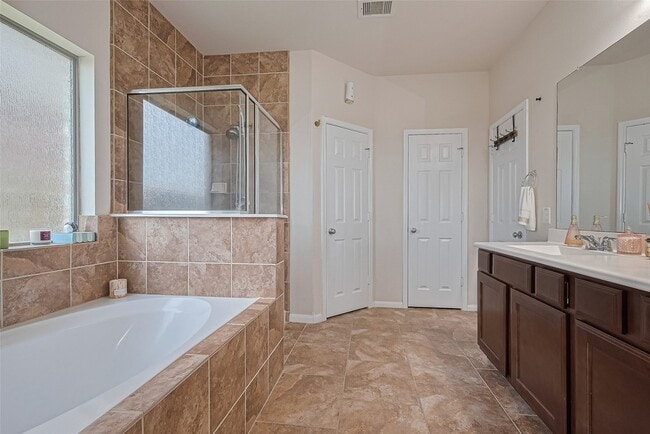 Building Photo - 20718 Bandrock Terrace