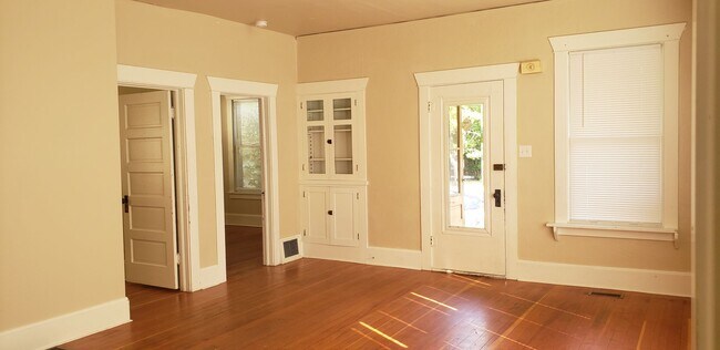 Building Photo - Cheney-5 bed 2.5 bath house Available Now