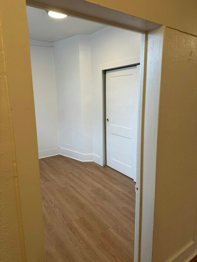 Building Photo - 2203 W Mallon Ave