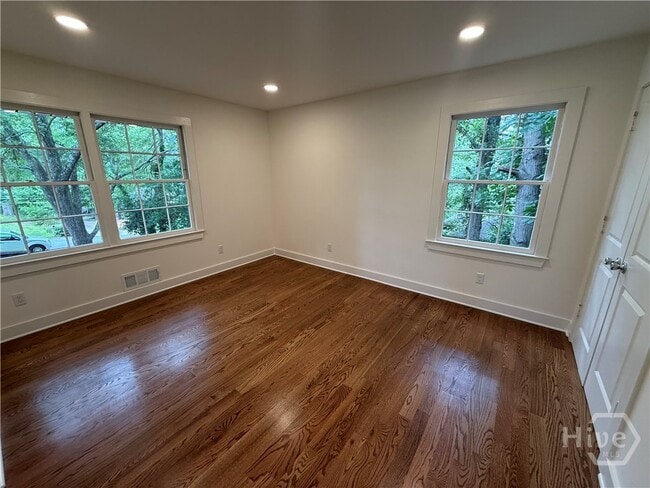 Building Photo - 185 Landor Dr