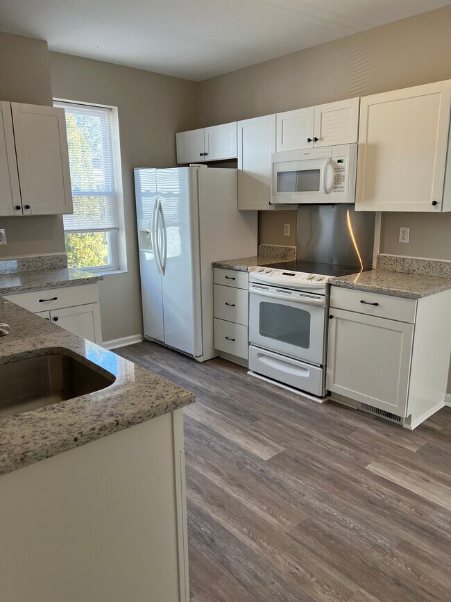 Building Photo - 140 W Evergreen St