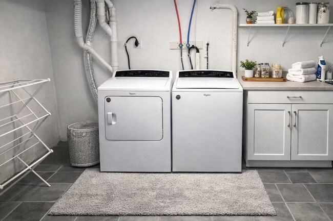 Building Photo - 22 Thurman St