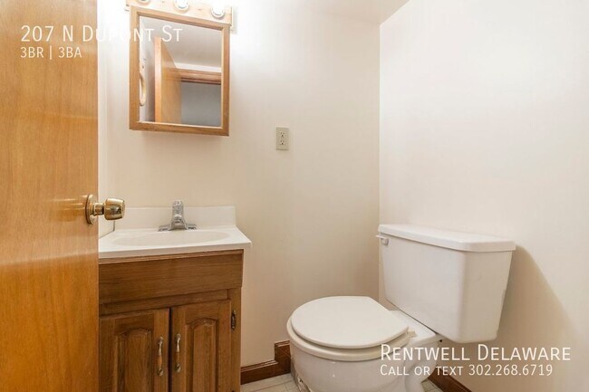Building Photo - GORGEOUS TOWNHOME